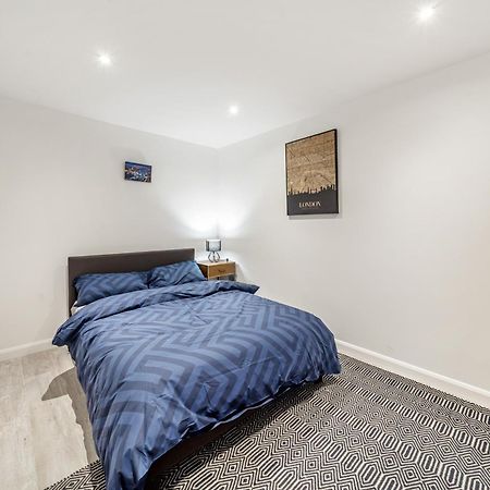 Two Bed Home In The Heart Of Egham Bagian luar foto