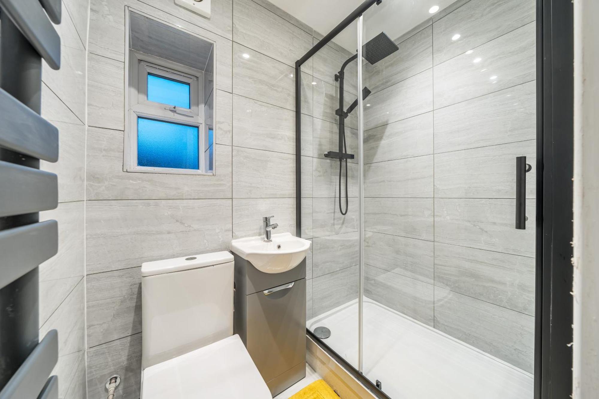 Two Bed Home In The Heart Of Egham Bagian luar foto